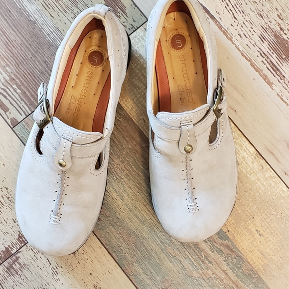 clarks structured shoes womens
